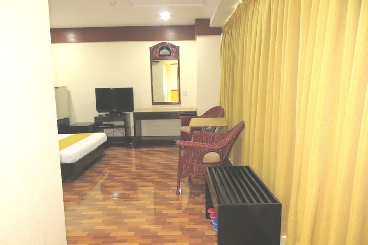 Room 16 of 44