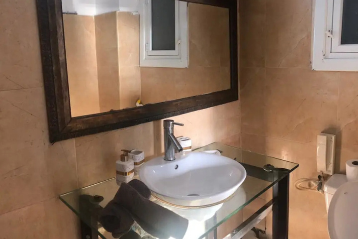Room 7 of 18