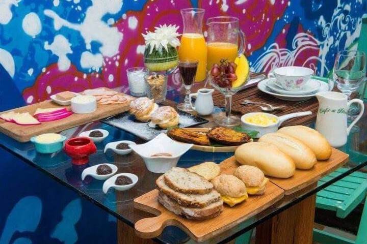 Breakfast/Coffee Service 25 of 41