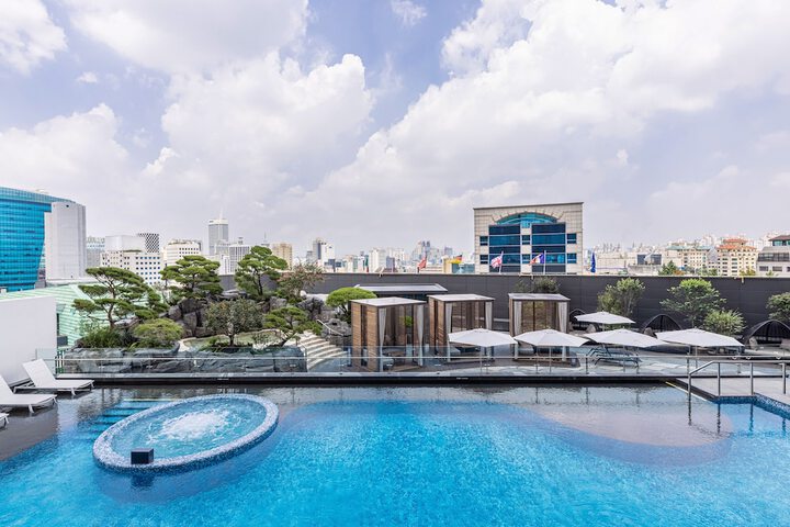 Hotel with Pool
