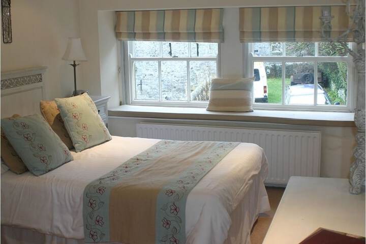 Room 3 of 40