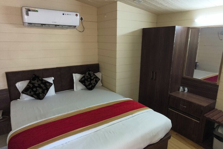 Room 13 of 20
