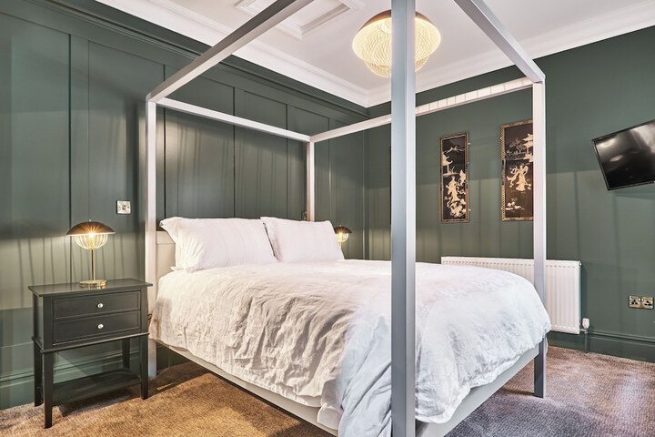 Room 5 of 29