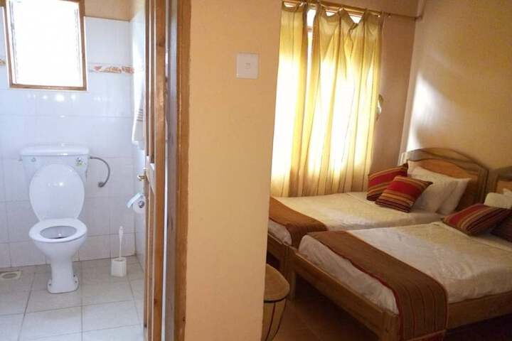 Room 7 of 10