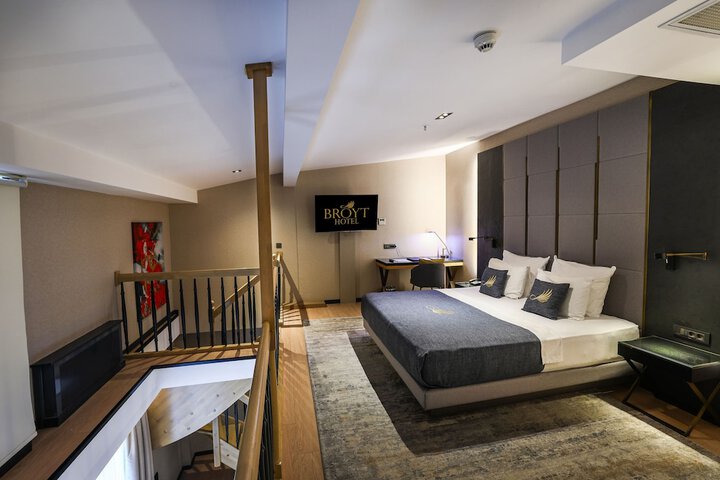 Room 46 of 80