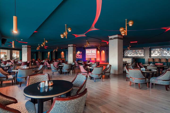 Lounge 151 of 220