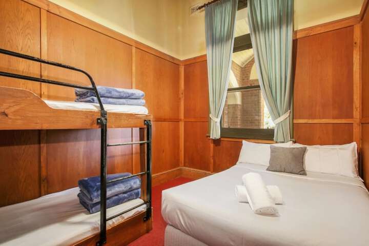 Room 6 of 31