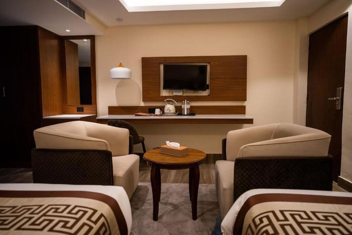 Room 15 of 48
