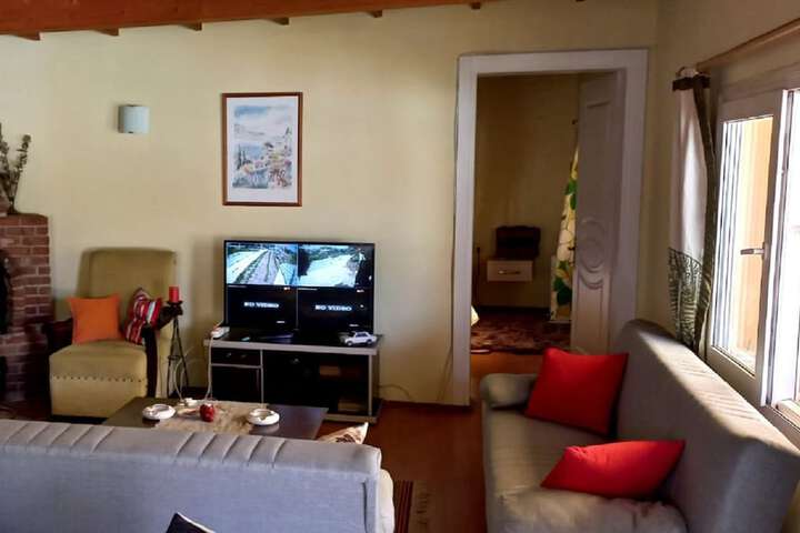 Room 5 of 16