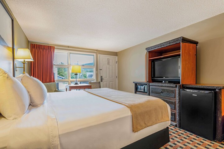 1 King Bed (14 of 18)