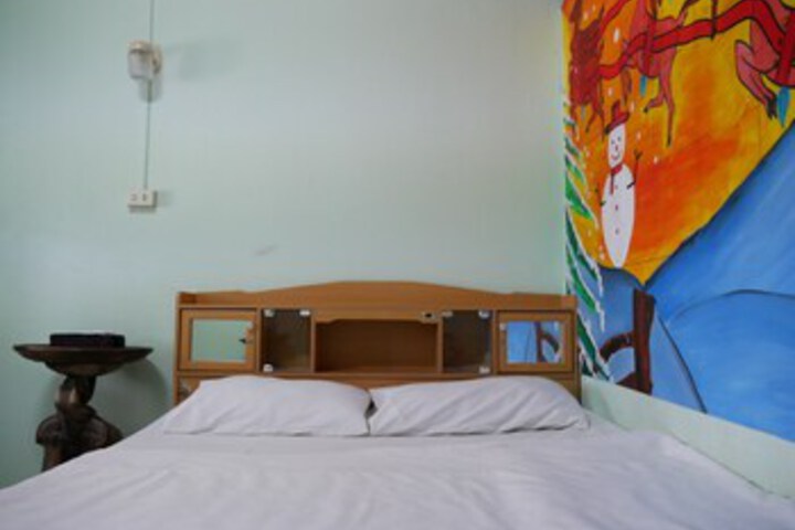 Room 12 of 16