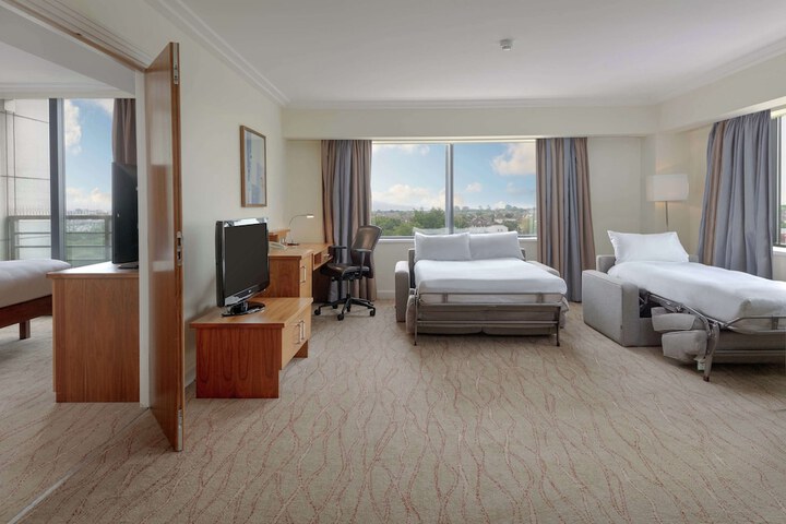 Room 32 of 73