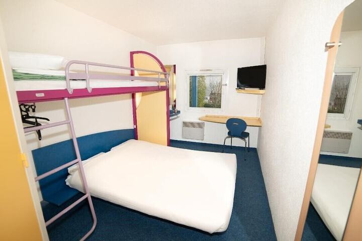 Room 5 of 7