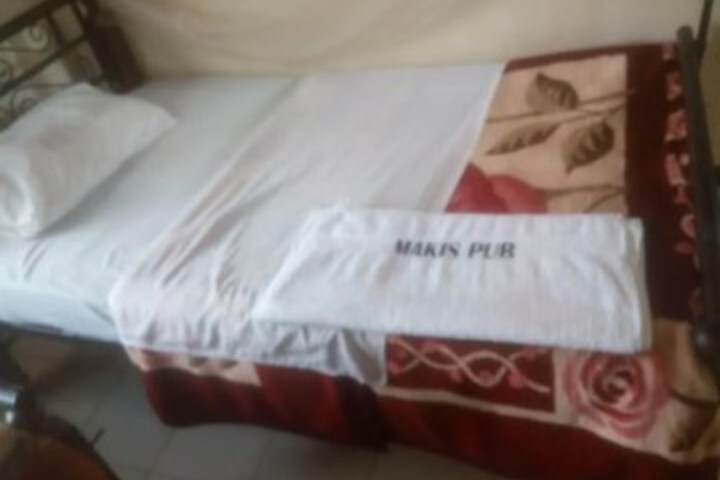 Makis Guest Rooms