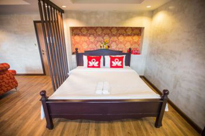 Room 17 of 38
