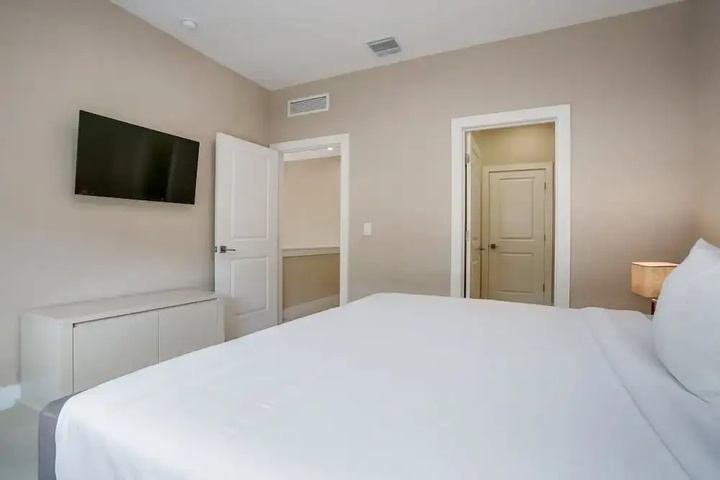 Room 5 of 26