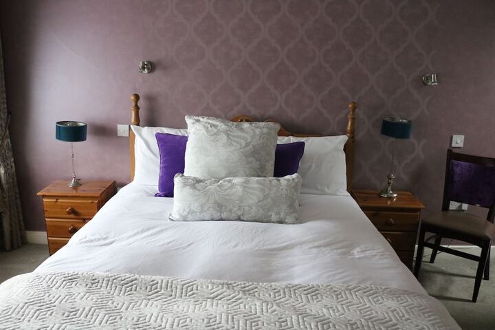 Room 6 of 28