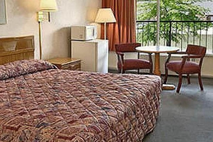 Room 2 of 3