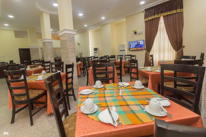 Dining 42 of 62