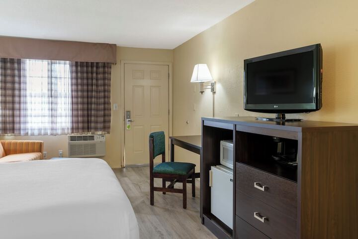 Room 7 of 48