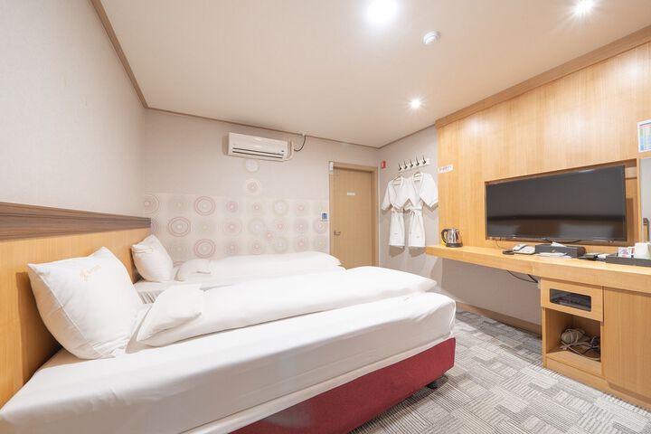 Room 42 of 65