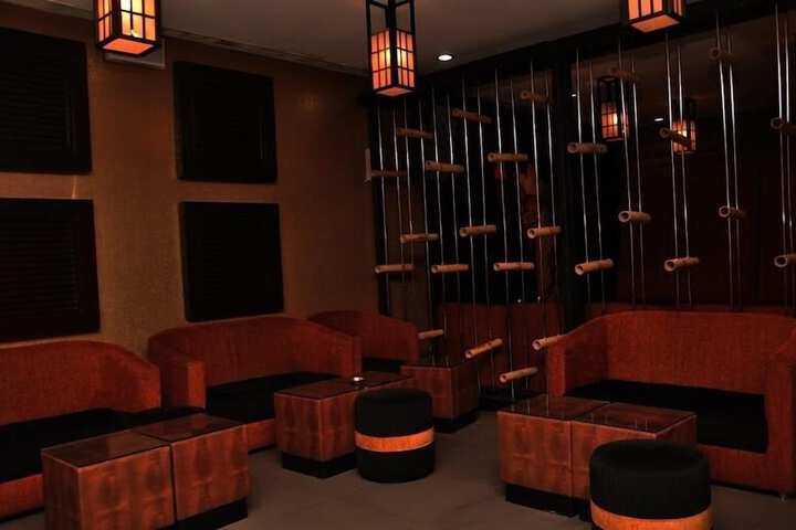 Lounge 39 of 64