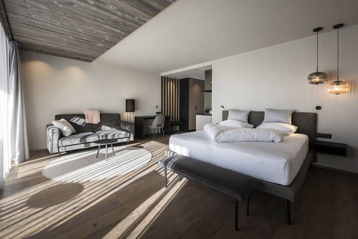Room 34 of 104