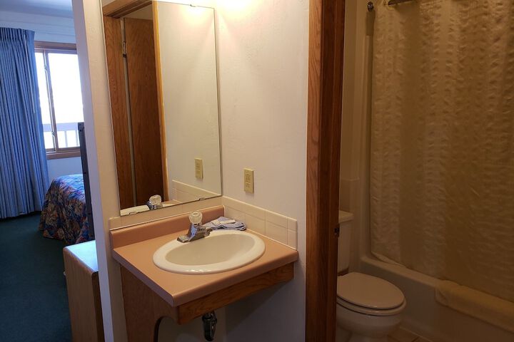 Bathroom sink