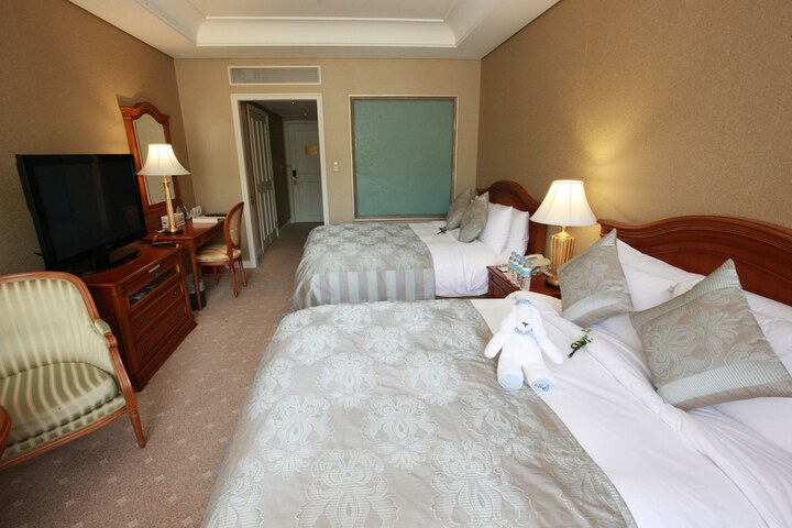 Room 7 of 38