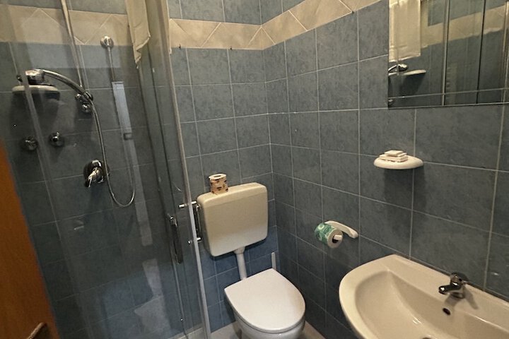 Room 12 of 23
