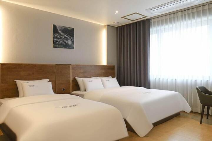 Room 46 of 92