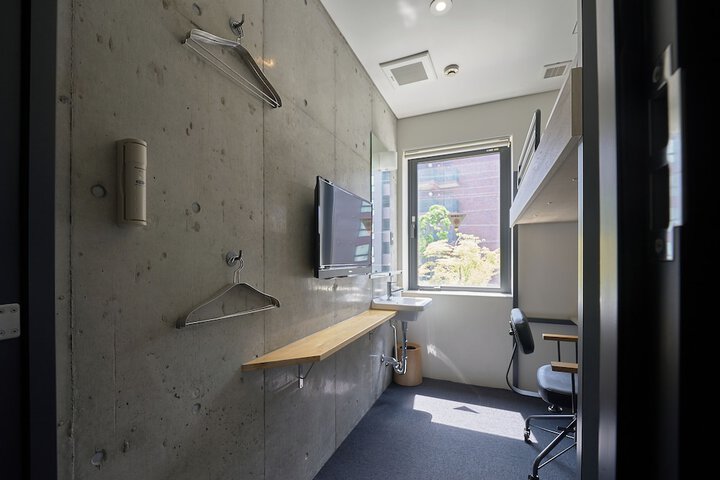 Room 25 of 42