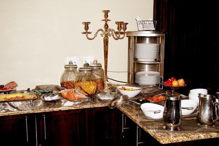 Dining 48 of 61