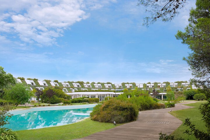 Pools & Facilities