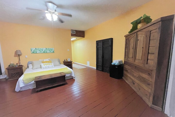 Room 21 of 83