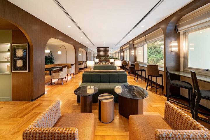 Lounge 163 of 256