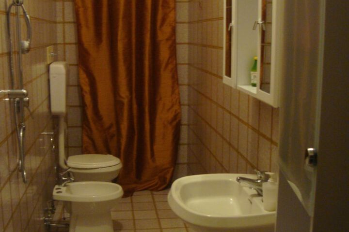 Room 6 of 14