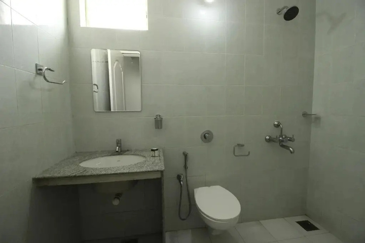 Room 6 of 12