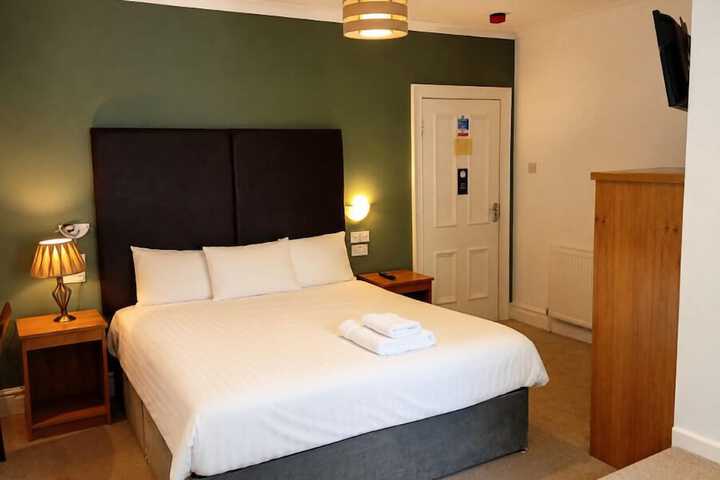 Room 10 of 20