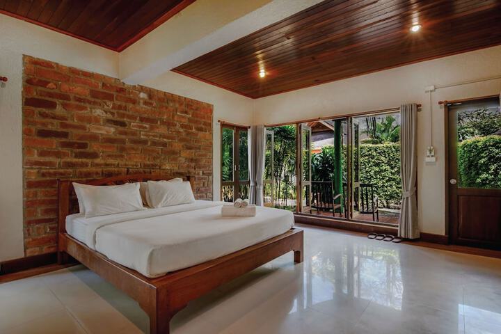 Room 4 of 77