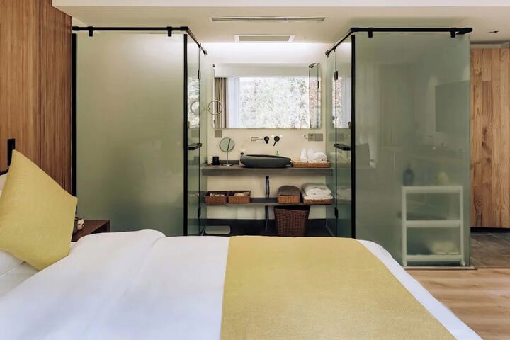 Room 83 of 163
