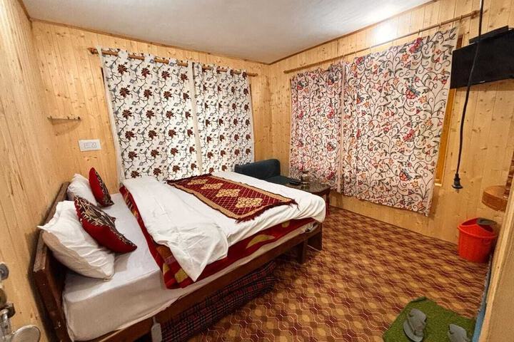 Room 15 of 23