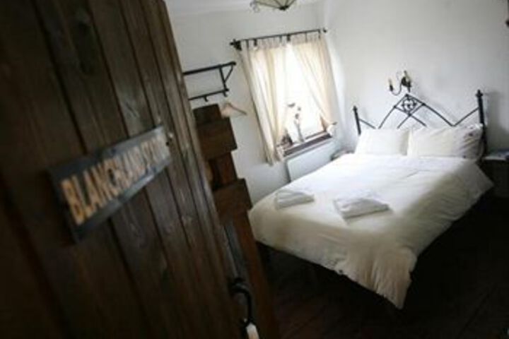 Room 4 of 5