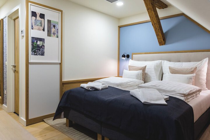 Room 9 of 17
