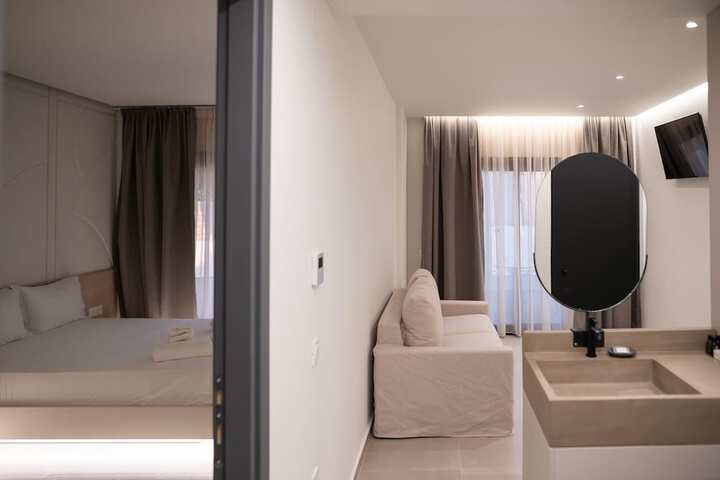 Room 13 of 44