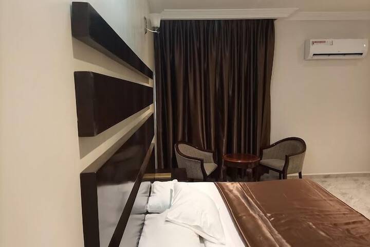 Room 4 of 65