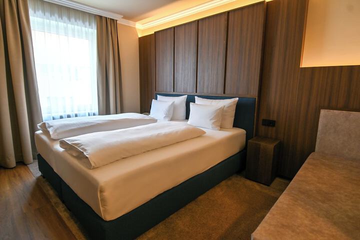 Room 17 of 83
