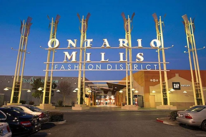 Shopping mall