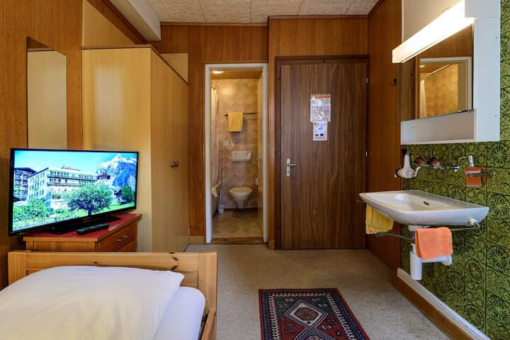 Room 90 of 120