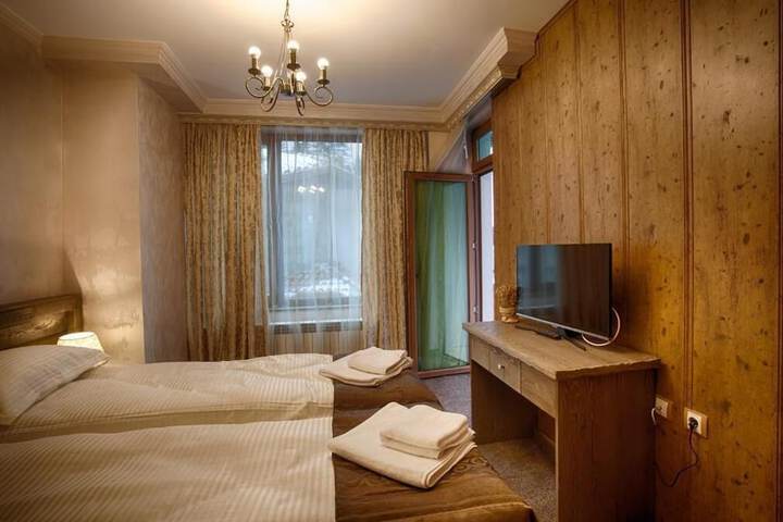 Room 4 of 26